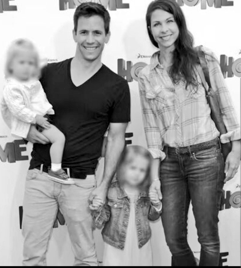 ช็อก-สะเทือนใจ!!

 คริสเตียน โอลิเวอร์ ดาราฮอลลีวู้ด ชาวเยอรมัน วัย 51 ปี เครื่องบินตกในทะเลแคริบเบียน เสียชีวิตพร้อมลูกสาว 2 คน มาทิลดา วัย 10 ปี และแอนนิก วัย 12 ปี 

รวมทั้งนักบินชาวอเมริกันก็เสียชีวิตเช่นเดียวกัน

ที่มา : BBC, The Guardian