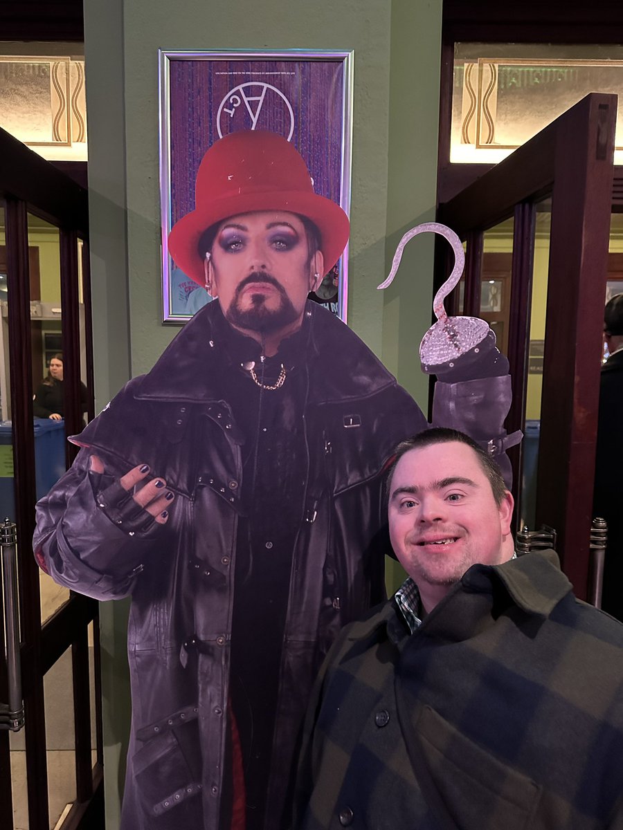 A “virtual meet &amp; greet” after the Panto 🤣 A lot easier and warmer than joining the hundreds of people waiting outside the stage door in the hope of the real thing!