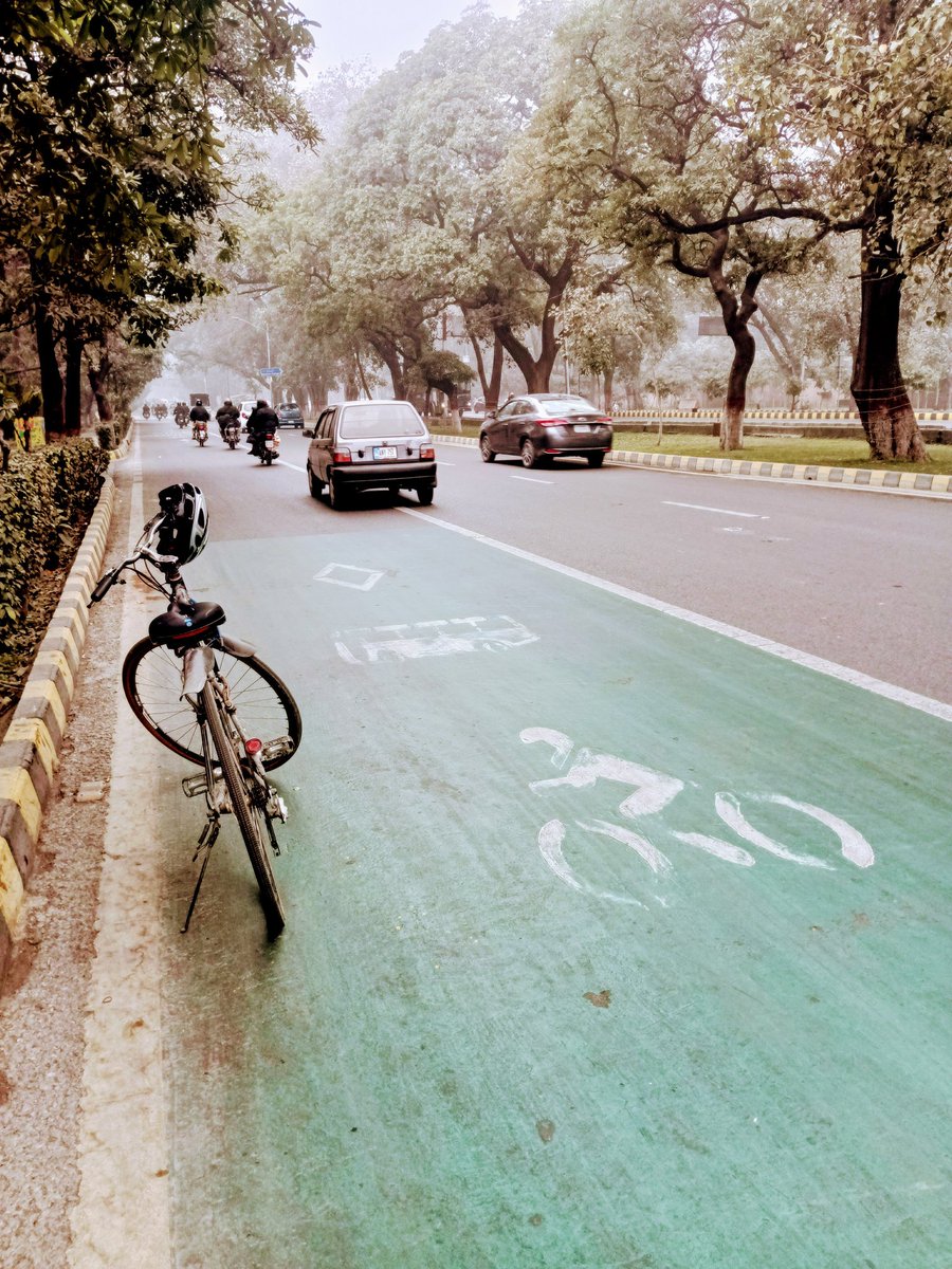 Cycling isn't only environment-friendly, economical, & health-beneficial, it is also mentally relaxing, refreshing and entertaining. It is even more amazing while exploring the historical, civilizational and culturally-rich city of Lahore. 
#CleanGreenPakistan
#Lahore #CTPdiaries