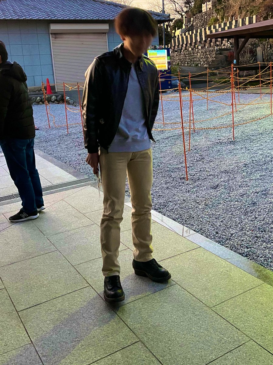 fukunosk's tweet image. わかってたことだけど、バズリクソンズのa-2丈が短い。
閉めると中の服が出てしまう。
着方を考えないと、、
楽しい〜

#バズリクソンズ
#buzzricksons
#ホワイツブーツ
#whitesboots