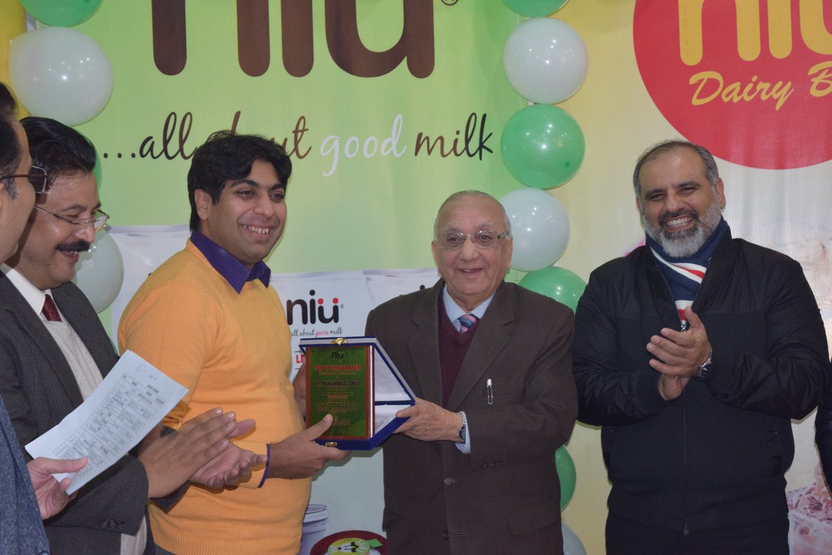 milkvaluechain's tweet photo. Dr. Muhammad Junaid honored with the top performer award at Annual Performance Awards of Chawla Dairy. https://t.co/1wvFWFgFhj