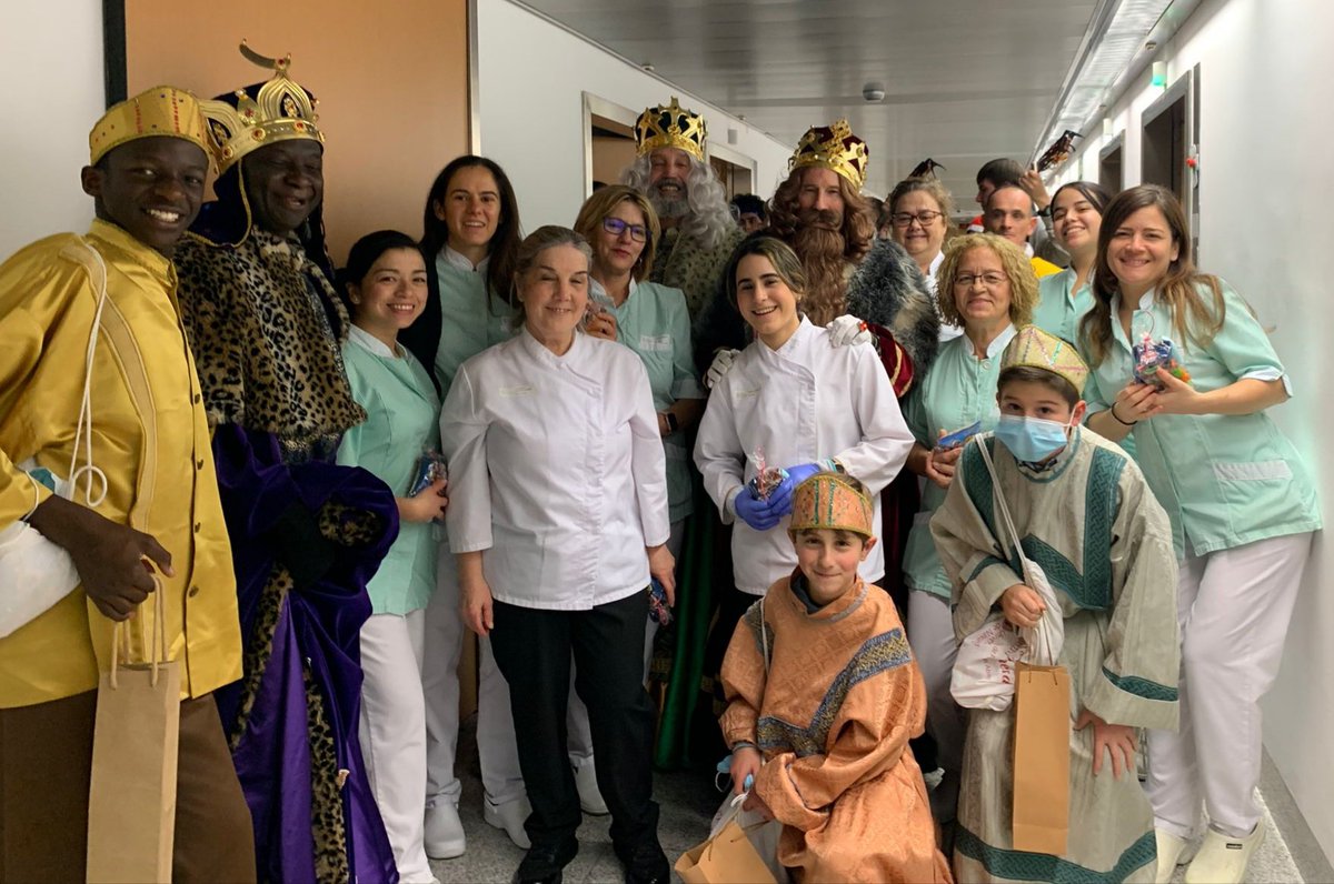 Nuriacilg's tweet photo. El equipo de Dietas y Limpieza de @ClinicaNavarra,os desea un Feliz día de Reyes!!!
@AEHH
@hostnavarra
#cuidado https://t.co/oPL0eYQIIn