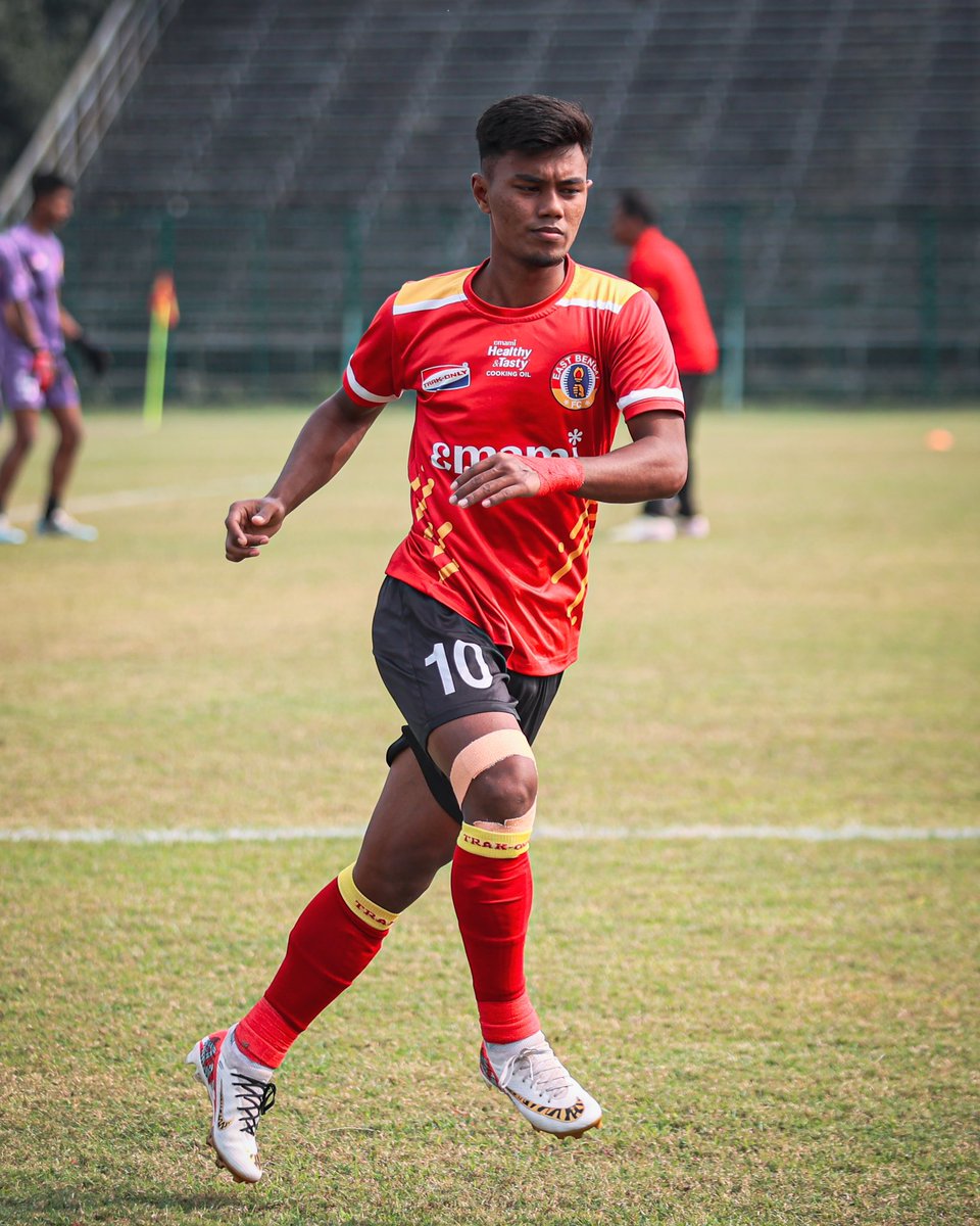 joy_east_bengal's tweet image. আমাদের ছোট ভাই গুলো পিছিয়ে পড়া লাল হলুদ যে সব সময় ভয়ংকর আবারও প্রমাণ করলো 🔥
Full Time  🏆U17 leauge 🏆
❤️💛East Bengal 3 ⚽Debojit 84&apos;, 90+7&apos;,
⚽Md Afjal 88&apos; 
United Sports 2
#AmagoFans #EmamiEastBengal #updatechallenge #eastbengalfans #U17YL #JoyEastBengal #EastBengalFC