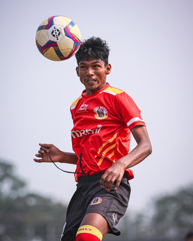 joy_east_bengal's tweet image. আমাদের ছোট ভাই গুলো পিছিয়ে পড়া লাল হলুদ যে সব সময় ভয়ংকর আবারও প্রমাণ করলো 🔥
Full Time  🏆U17 leauge 🏆
❤️💛East Bengal 3 ⚽Debojit 84&apos;, 90+7&apos;,
⚽Md Afjal 88&apos; 
United Sports 2
#AmagoFans #EmamiEastBengal #updatechallenge #eastbengalfans #U17YL #JoyEastBengal #EastBengalFC
