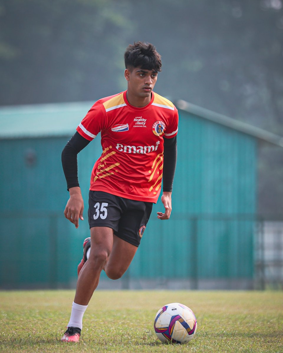 joy_east_bengal's tweet image. আমাদের ছোট ভাই গুলো পিছিয়ে পড়া লাল হলুদ যে সব সময় ভয়ংকর আবারও প্রমাণ করলো 🔥
Full Time  🏆U17 leauge 🏆
❤️💛East Bengal 3 ⚽Debojit 84&apos;, 90+7&apos;,
⚽Md Afjal 88&apos; 
United Sports 2
#AmagoFans #EmamiEastBengal #updatechallenge #eastbengalfans #U17YL #JoyEastBengal #EastBengalFC