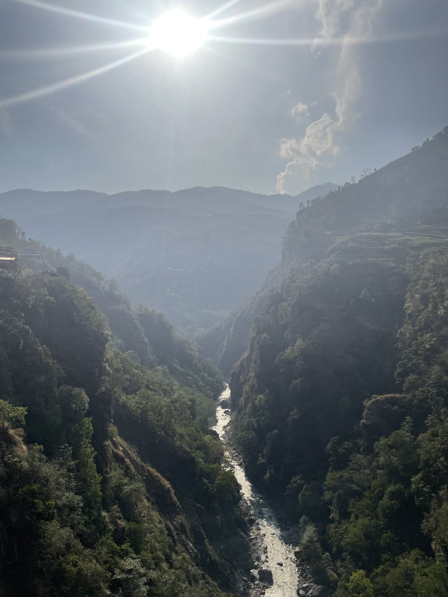 Some big boulders down there! Photo taken during <a href="/GeogDurham/">Geography at Durham</a> Fieldtrip along the Bhoti Koshi, Nepal <a href="/BSG_Geomorph/">BSG Geomorphology</a> #BSGPC23