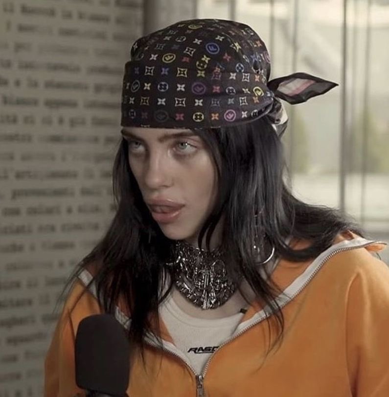 billie eilish wearing bandanas; a thread🧵