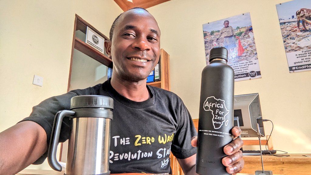 Today is #RefuseSingleUseDay Am here flaunting my favorite reusable/refillable water bottle and cup. You too can #ChooseReuse by refusing single-use disposables and bring your own reusables. #EndPlasticPollution #GoForZeroWaste