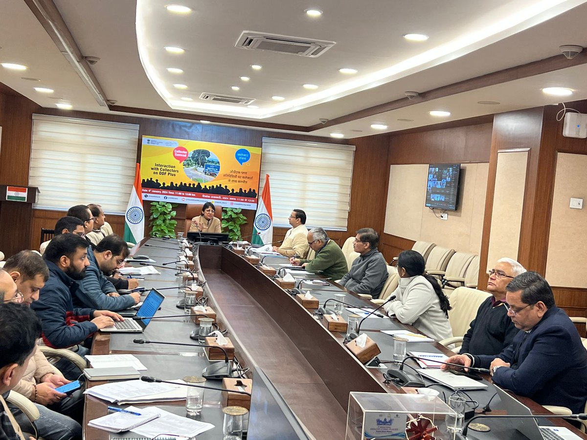 swachhbharat's tweet image. Secretary, DDWS Smt. @mahajan_vini held a #CollectorSamvaad with 10 District Collectors today to acknowledge and appreciate their unwavering dedication towards achieving a #SwachhBharat. 👏🏼