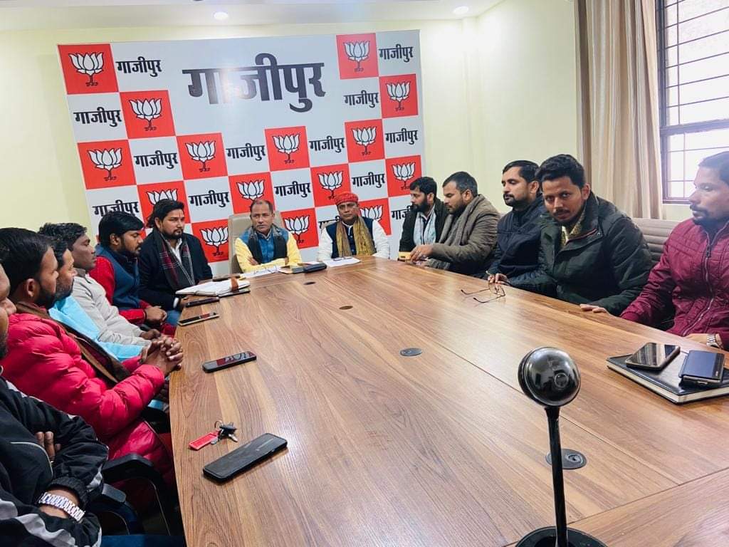 GhazipurBjym's tweet photo. 4 जनवरी भारतीय जनता युवा मोर्चा जिला पदाधिकारियों की बैठक भाजपा जिला कार्यालय पर संपन्न हुई जिसमे संगठन के विभिन्न अभियानों पर चर्चा हुई।जिसमे मुख्य रूप से होने वाले 24 जनवरी को नवमतदाता सम्मेलन को लेकर भी योजना रचना बनाई गई।
@BJYM 
@BJYM4UP 
@BJP4UP https://t.co/XSfaOCu9c7