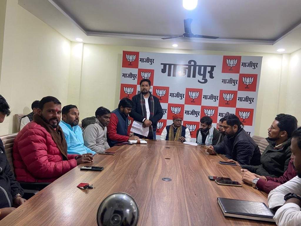 GhazipurBjym's tweet photo. 4 जनवरी भारतीय जनता युवा मोर्चा जिला पदाधिकारियों की बैठक भाजपा जिला कार्यालय पर संपन्न हुई जिसमे संगठन के विभिन्न अभियानों पर चर्चा हुई।जिसमे मुख्य रूप से होने वाले 24 जनवरी को नवमतदाता सम्मेलन को लेकर भी योजना रचना बनाई गई।
@BJYM 
@BJYM4UP 
@BJP4UP https://t.co/XSfaOCu9c7
