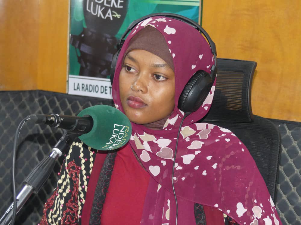 amania_algoni's tweet photo. “Ravi d’avoir été invitée à partager mon expertise sur la robotique  à la Radio ndekeluka , Nous avons discuté de l’impact positif que la robotique peut avoir en RCA , Passionnant de partager comment la technologie peut façonner un avenir meilleur!” https://t.co/nwwS2Jp3cZ