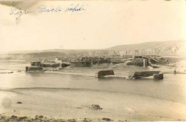 1900, Cizîr ''Wê şepalê misk î xalê, Dêm-durê gerden şemalê, Cebheta biskan sema lê Dil ji min bir, dil ji min. Zulf û xalan nûn û dalan Wan ji min bir dil bitalan Goşeê qewsê hîlalan Dil ji min bir, dil ji min'' Melayê Cizîrî