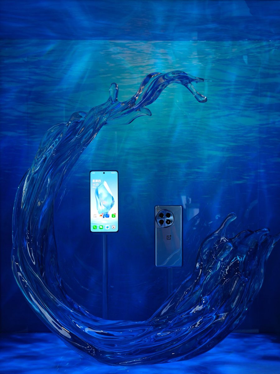 technoguy545's tweet image. OnePlus 12R in Moon Sea Blue 🩵
#OnePlus12 #OnePlusBudsPro2