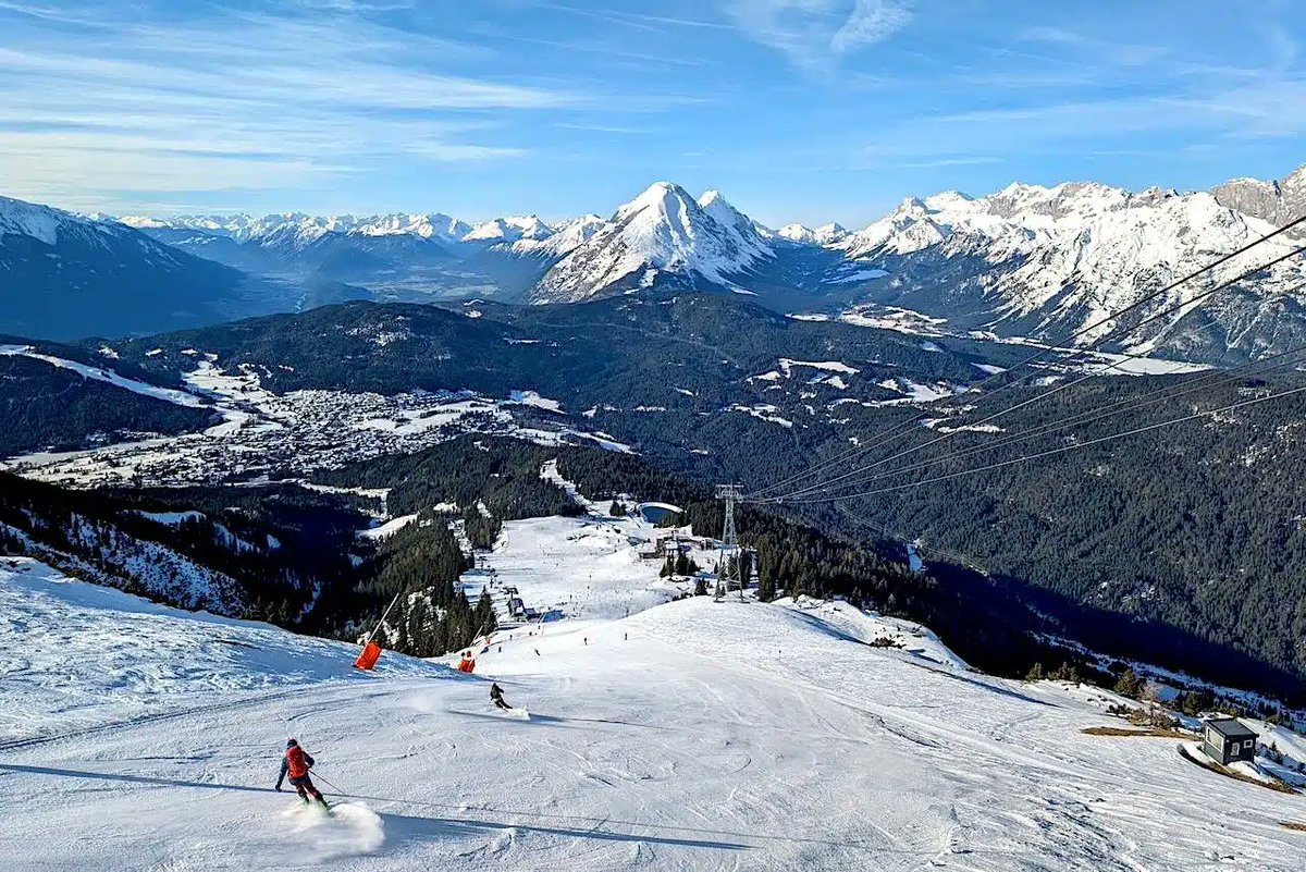 ᵂᴱᴿᴮᵁᴺᴳ Das Skigebiet Bergbahnen Rosshütte in Seefeld bietet tolle Bedingungen fürs Skifahren auf Tirols Hochplateau. Co-Autorin Corinna hat das Skigebiet auf zwei Brettern getestet: people-abroad.de/blog/rosshuett… #seefeld #tirol #rosshuette #skifahren