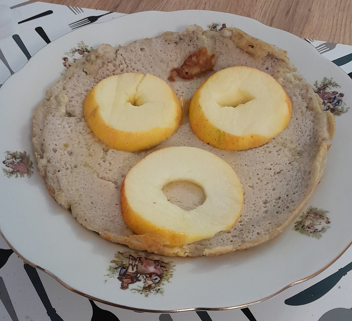 plastic_surgen's tweet image. Dzisiaj Trzech (wierząc politkom, to ta liczba mie jest pewna) Króli. W myśl zasady &quot;padłeś? Powstań ‼️ Rano bieg 5 km, a teraz omlet #diaryofX #mikroblog #jedzenie #food #fattofit