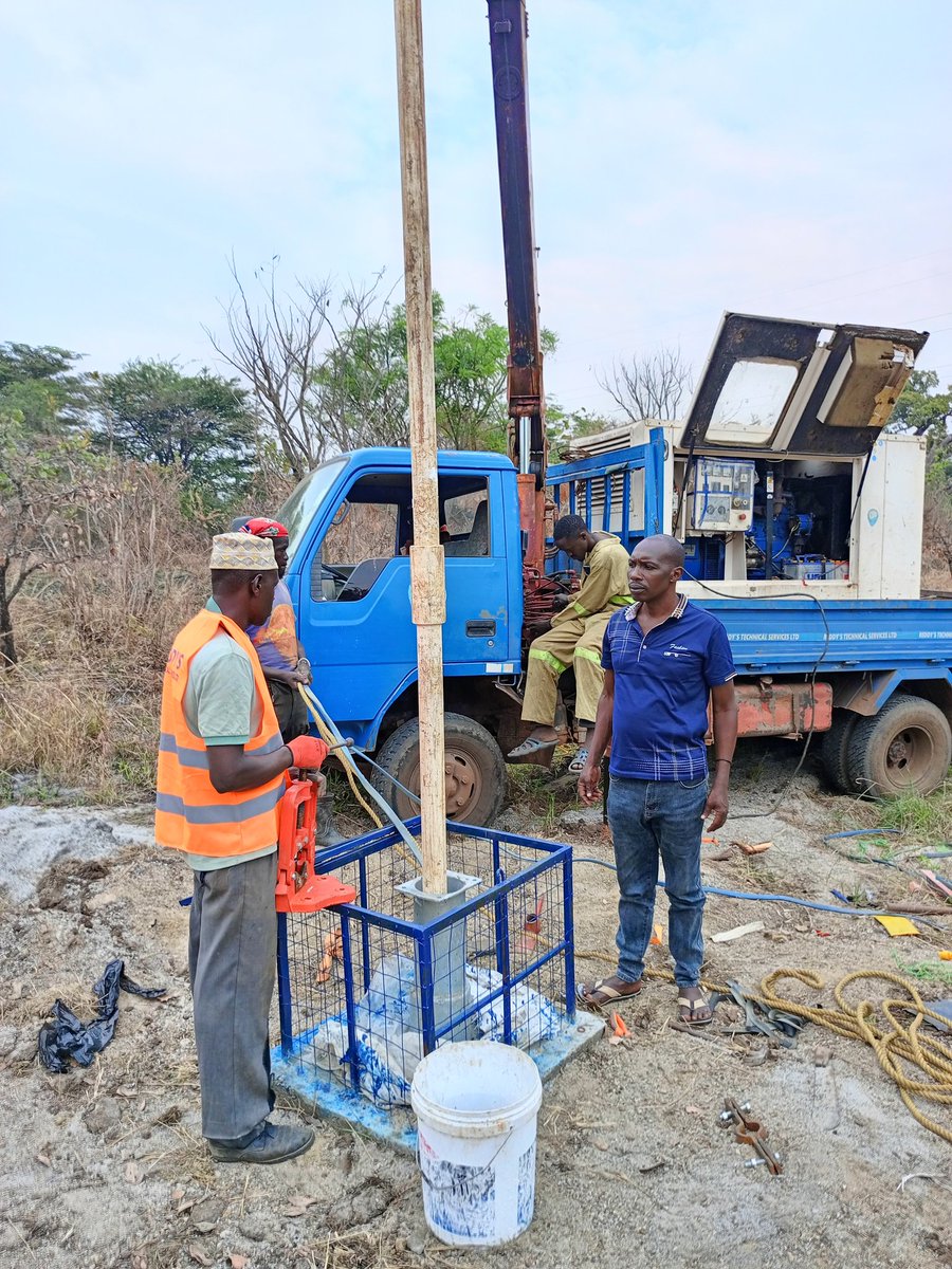 #boreholedrilling 
#boreholecasting 
#boreholesolutions 
#waterkings 
#boreholewater 
#MWEworks 
#boreholeinstallation 

Ongoing #testpumping in #Iriri #Napaakdistrict for Ministry of Water and Environment  in Karamoja region