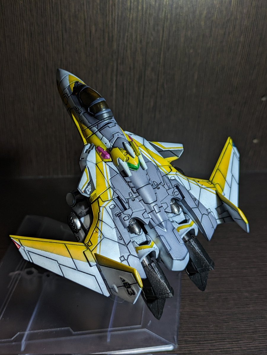 Paul2205Lennon's tweet photo. TinySessionVF-31Eジークフリード　全塗装
完成しました!

推しの機体を本来のカラーリングで可能な限り再現してみました。
とてつもなくイケメンになってくれて大満足です✨
レイナさんは未塗装です

ツリーに各形態の写真があります

#マクロスモデラーズ ?
#TinySession https://t.co/45RYkTdXbr