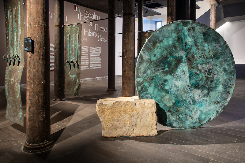 Handan Börüteçene'nin "Üç İç Denizin Ülkesi" sergisi #arkeoloji #kültürelmiras #doğa ve #çağdaşsanat arasındaki verimli ilişkiler üzerine bir görsel ziyafet.
▶️<a href="/SALT_Online/">Salt Online</a> Beyoğlu'nda.
▶️ 14 Nisan'a kadar gezebilirsiniz.
Kaçırmayın!!!