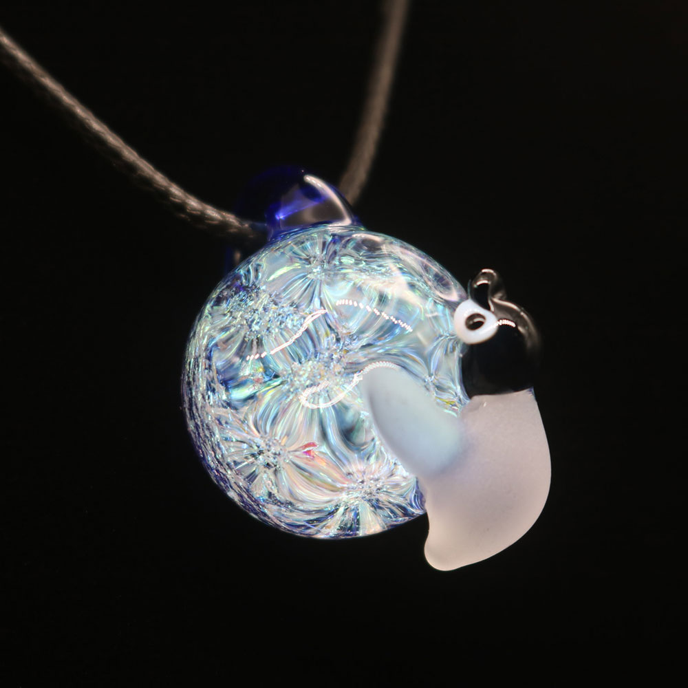 penguin_bazaar's tweet photo. ならペンギンランド2024 出品者紹介

♦ pental glass 様 ♦

ならペンギンランドの準備中、SNSのタイムラインにふと流れてきた、美しくも愛らしいガラス作品。
お名前が「ぺんたる」だし、単なるモチーフの一つではなく、ペンギンお好きな方に違いないと思って、ペンバザへの参加をお願いしました。

@pental_glass
https://t.co/uOmyZo2rP6
#ならペンギンランド