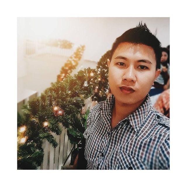 Tidak ada tempat yang paling nyaman dan paling di rindukan selain Rumah...!!!#happynewyear #proudtobehome #new #happy #good #smile #gift #merrychristmasandhappynewyear #selamatnatal #fashionman #man #model #boy #selebgram #selfie #life  #welcomedecember