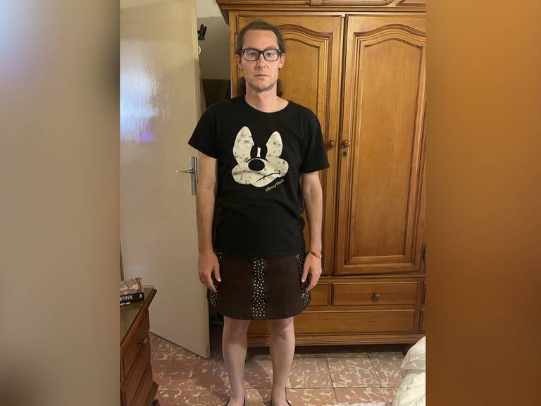 unodeAndalucia's tweet photo. A ver si me entero :
Entonces lo de la izquierda si es una mujer, pero lo de la derecha no es un negro ? https://t.co/Avh4IalWQu