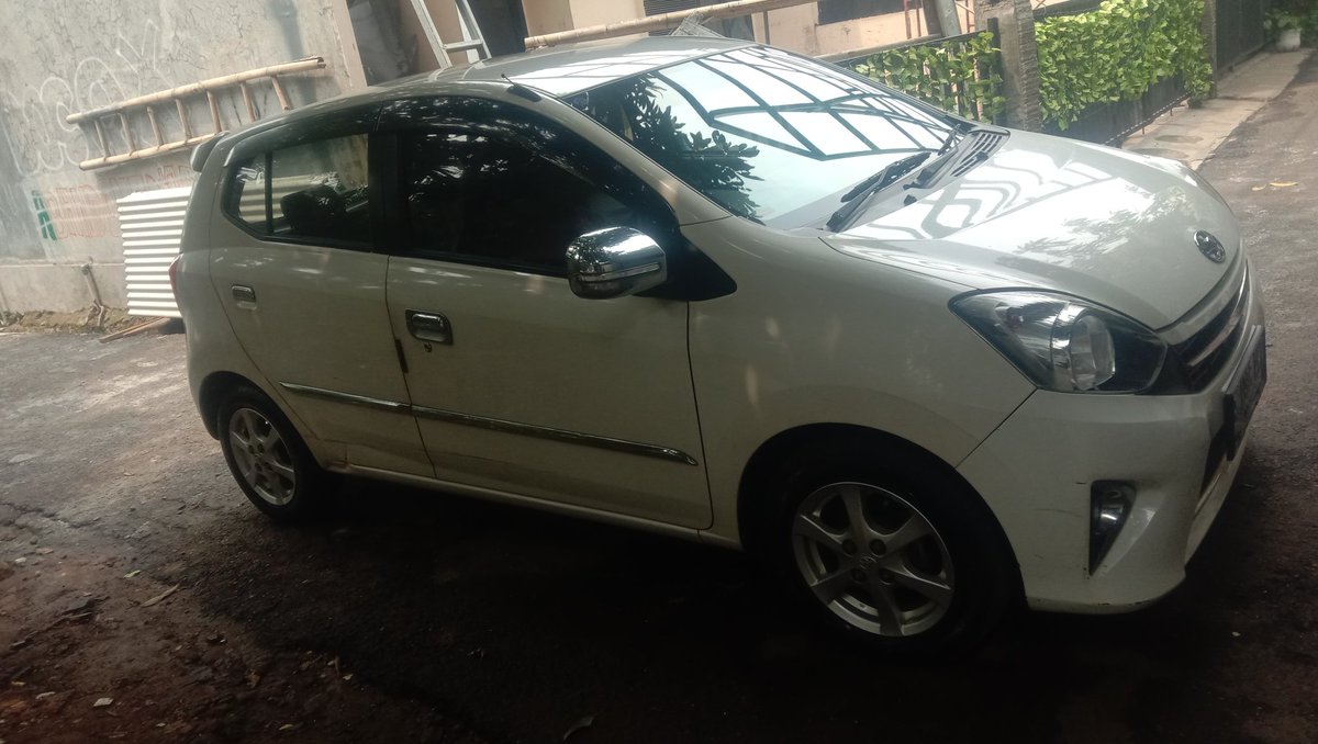 SecretGarden911's tweet photo. #jualmobilbekas #jualmobilseken milik pribadi, Toyota Agya GT 1.0  tahun 2015. Transmisi manual. Pajak lengkap s.d 2023. Surat-surat lengkap. Harga 80 jt net. Boleh japri aja yg serius minat. https://t.co/lwsEButSvf