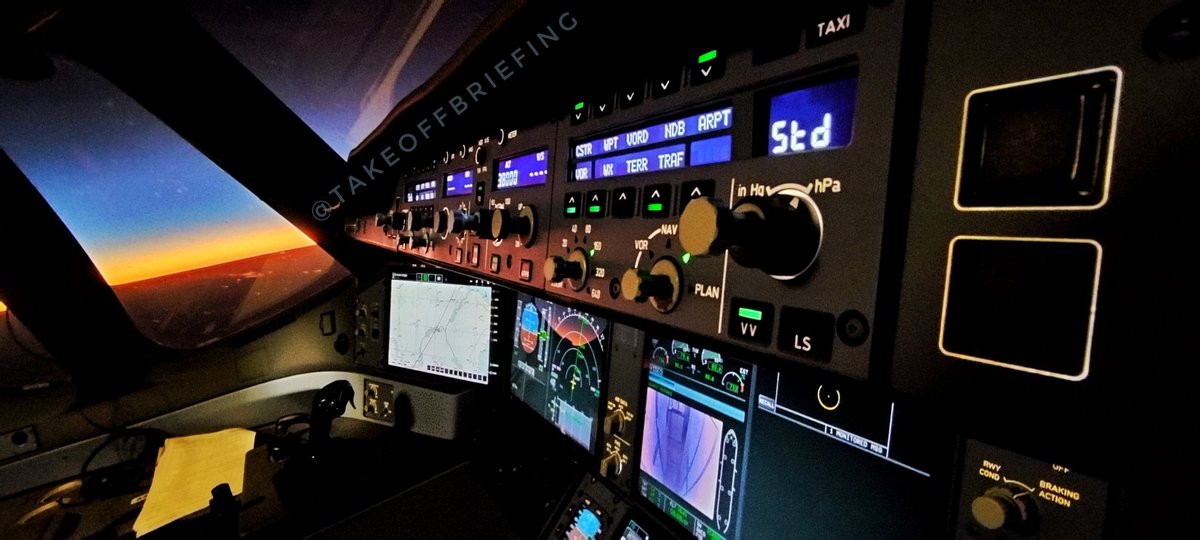 TakeoffBriefing's tweet photo. Esta foto va especialmente dedicada a un grupo de amigos míos que cada año piden a los Reyes poder cambiar su Boeing por un Airbus.

Felices Reyes 🤴🏻 🤴🏼 🤴🏿 https://t.co/9GPzbTLqpB
