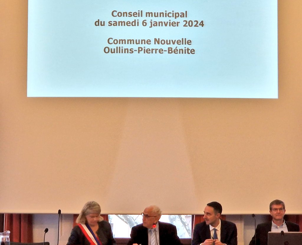 marymillet69's tweet photo. Présente ce matin pour l'élection du maire de la commune nouvelle Oullins Pierre-Bénite. Un moment historique partagé avec de nombreux maires de la Metropole, élus et habitants. @VilledOullins #PierreBenite. #communenouvelle https://t.co/VFoh5IxQzF