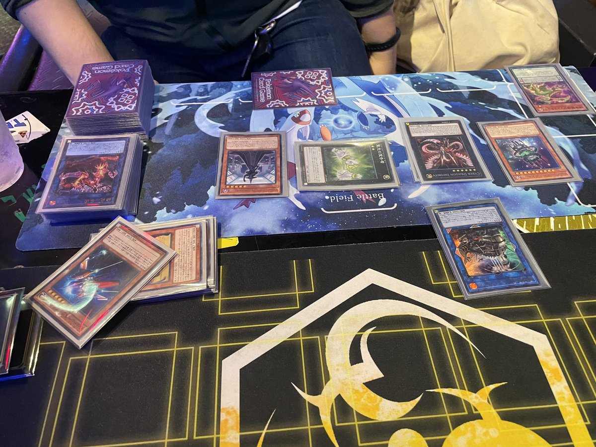 TCGBarUrNight's tweet photo. #ウルナイト
kozmoの1枚初動らしいです https://t.co/y20LlhqW68