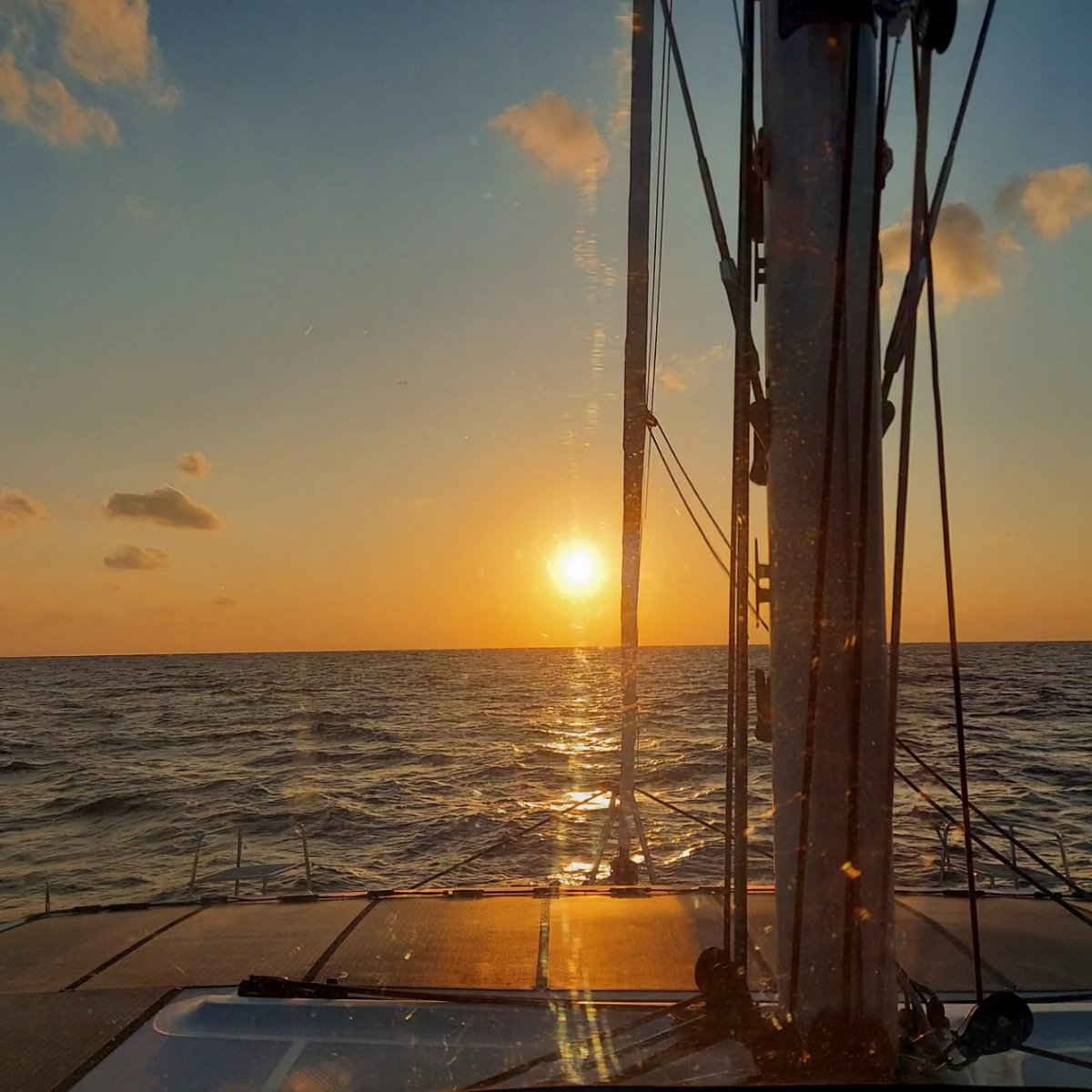WC_SevenOcean's tweet photo. 2024.1.5
与那原マリーナを出発
綺麗な朝日と夕日を添えて

2024.1.5 Departing from Yonabaru Marina With beautiful sunrises and sunsets

#朝日 #夕日 #yacht
#世界一周 #沖縄 https://t.co/ugaav5d5w8