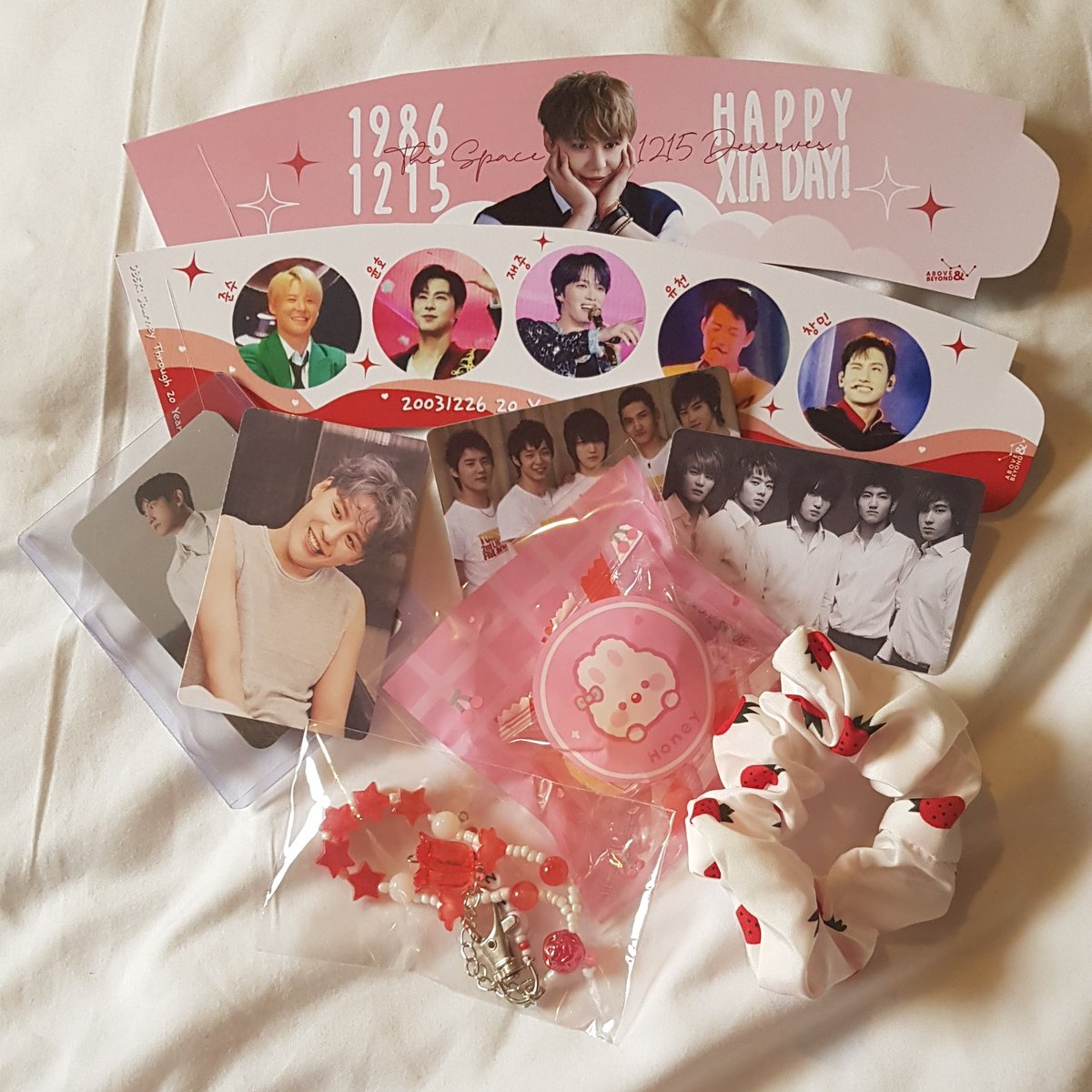 _asdfghjKorina's tweet photo. After magliwaliw sa nft for YEstival, rumampa naman ako sa Drink Lab Cafe for DB5K cupsleeve event 🥰 @AboveBeyondTVXQ thank you po sa kit 🥰 https://t.co/XpRD6xDRsP