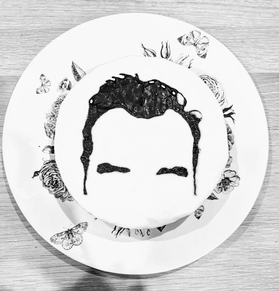 WEAMO_Interiors's tweet photo. A little bit of icing work for my daughter's birthday, here wishing you an Unhappy Birthday, not really though haha.

@officialmoz
#morrissey
#cake #birthday #birthdaycake #icing #tasty #happybirthday https://t.co/8P8Q3hDU9m