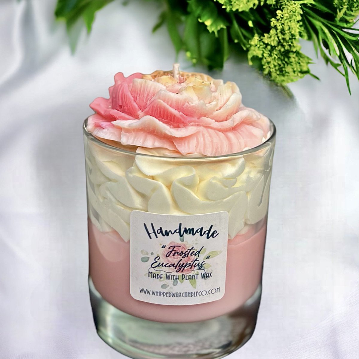BBubblesSoap's tweet photo. If you love a clean Landry fragrance, you will love our Frosted eucalyptus whipped wax candle made from plant wax. A luxury vegan plant wax offering an excellent scent throw and a good clean burn. In stock and Available to ship in now #whippedwax #luxurycandles #homefragrance https://t.co/sp71Tcd7OA