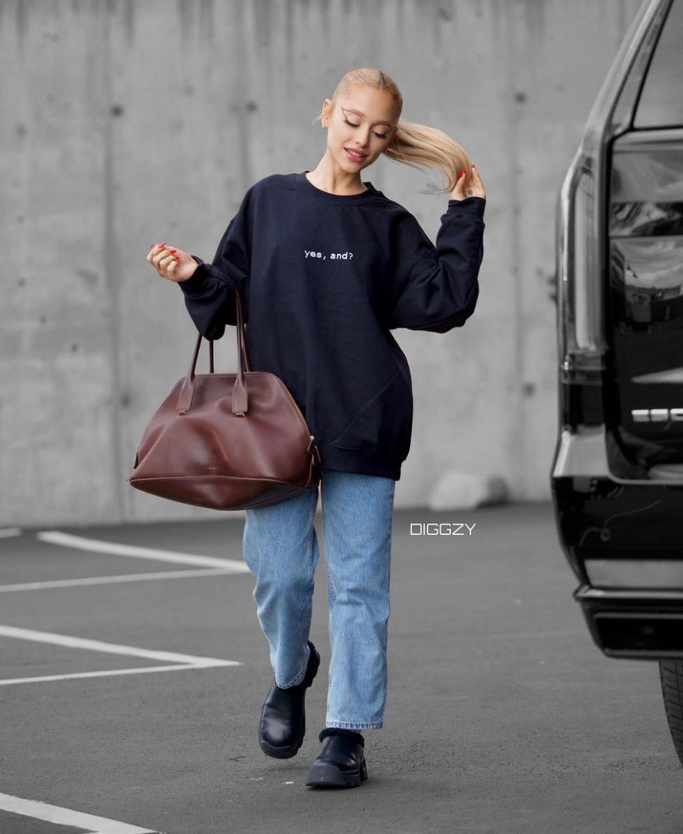 tattooev_alee's tweet photo. yes,and? 

she is really really coming 😭😭 #YESANDISCOMING #ArianaGrande #AG7ISCOMING https://t.co/Si0utfoDs9