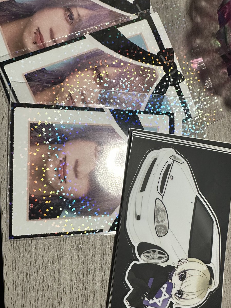 TikTok30万人ありがとー！というわけである分しかないから少ないけどプレゼント企画！

遺影証明写真とステッカーセット3人にプレゼント！

応募方法はTwitterのフォローとRTだけ！
鍵垢の人は❌

締切は明日の7日夜11時59分まで！

#ゆせまる
#プレゼント企画