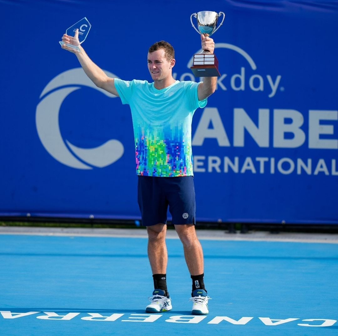 Top seed <a href="/DominikKoepfer/">Dominik Koepfer</a> (@GreenWaveMTenn '16) wins his fifth challenger singles title, beating 18yo Jakub Menšík 63 62 in Canberra. Dropped just one set all week.

The German is up 17 spots in the live rankings to #60, 10 spots off from his career-high of #50 set 2.5 years ago.