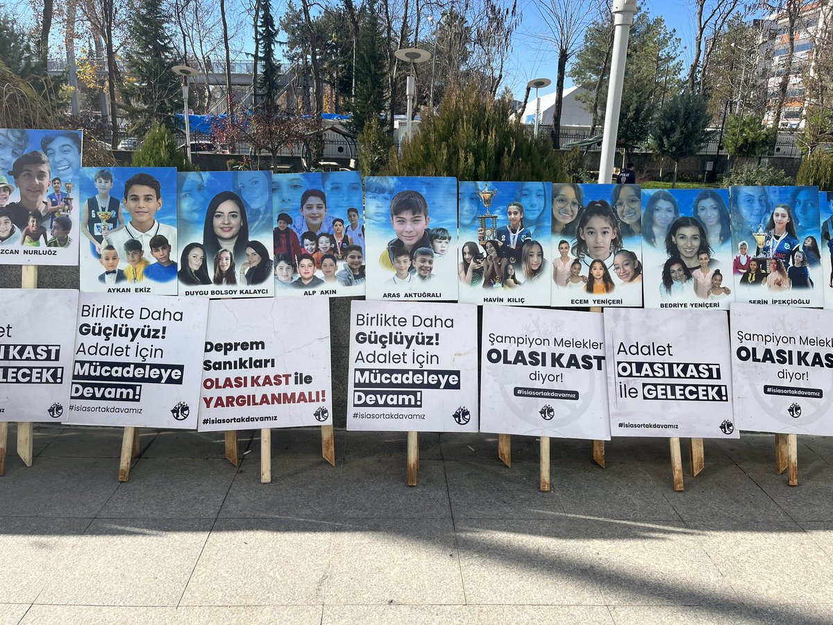 sampiyon_melek's tweet photo. Dün gece yağmurda yanyanaydık, şimdi gündüz güneşte… hep sizinleyiz, hep bizimlesiniz #isiasaortakdavamız #isiashesapverecek #isiasvicdansız https://t.co/wtmmSD561O