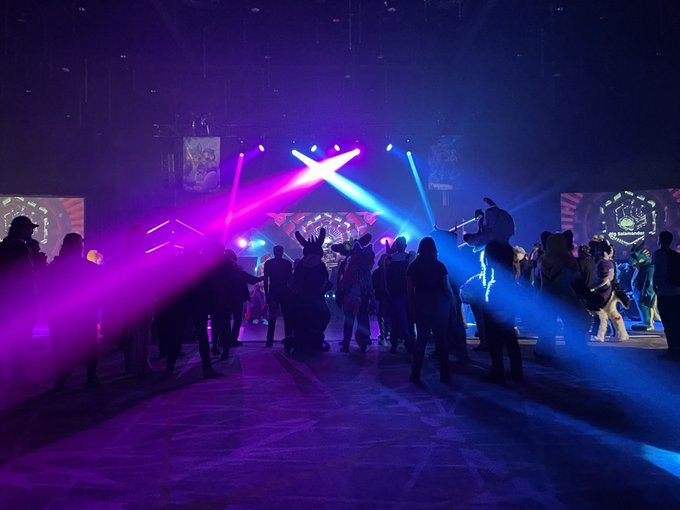 furry rave:3 https://t.co/A41K8RQ8CW