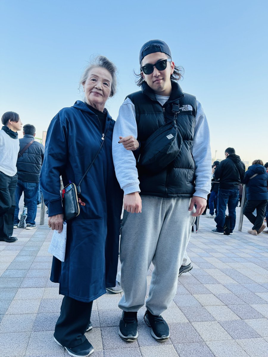 WIN5shop's tweet photo. 中山競馬場行ったらばあちゃんが若い男とデートしてた

年金馬券師と借金馬券師が夢の共演

チエコ(牝85)は今年も現役で競馬界の最前線を駆け抜けます https://t.co/NLimJFbIEs