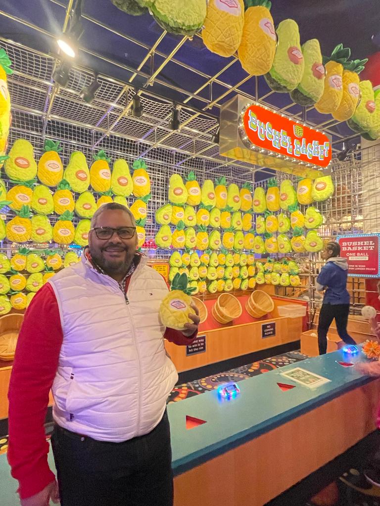 carlosrojas244's tweet image. Aquí con muchas piñas , feliz día de reye #piñadigital