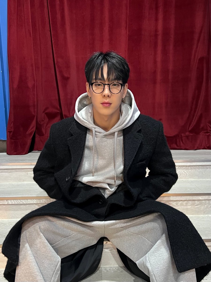 OfficialMONSTAX's tweet photo. 📸
240106 #몬스타엑스 #셔누
I'm from 팬사인회 완료 

몬베베❤와 함께
2024년도 힘차게 시작🐉
건조와 이별한 셔누와💦
촉촉한 시간 보내셨나요?😘

#셔누 #SHOWNU 
#몬스타엑스 #MONSTAX #MONSTA_X
#IMFROM #아임프롬 https://t.co/YOXITP2TDx