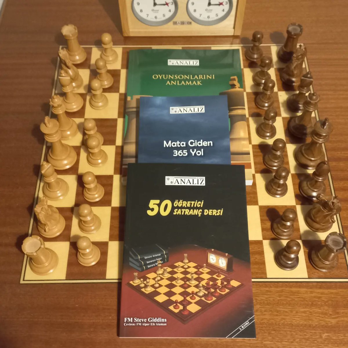 AnalizSatranc's tweet photo. #satranç Stoklarımızda tükendiğinden satrançseverlere bir süredir sunamadığımız Oyunsonlarını Anlamak, Mata Giden 365 Yol ve 50 Öğretici Satranç Dersi kitapları yeniden yayımlandı. https://t.co/uXqVBWBPzA