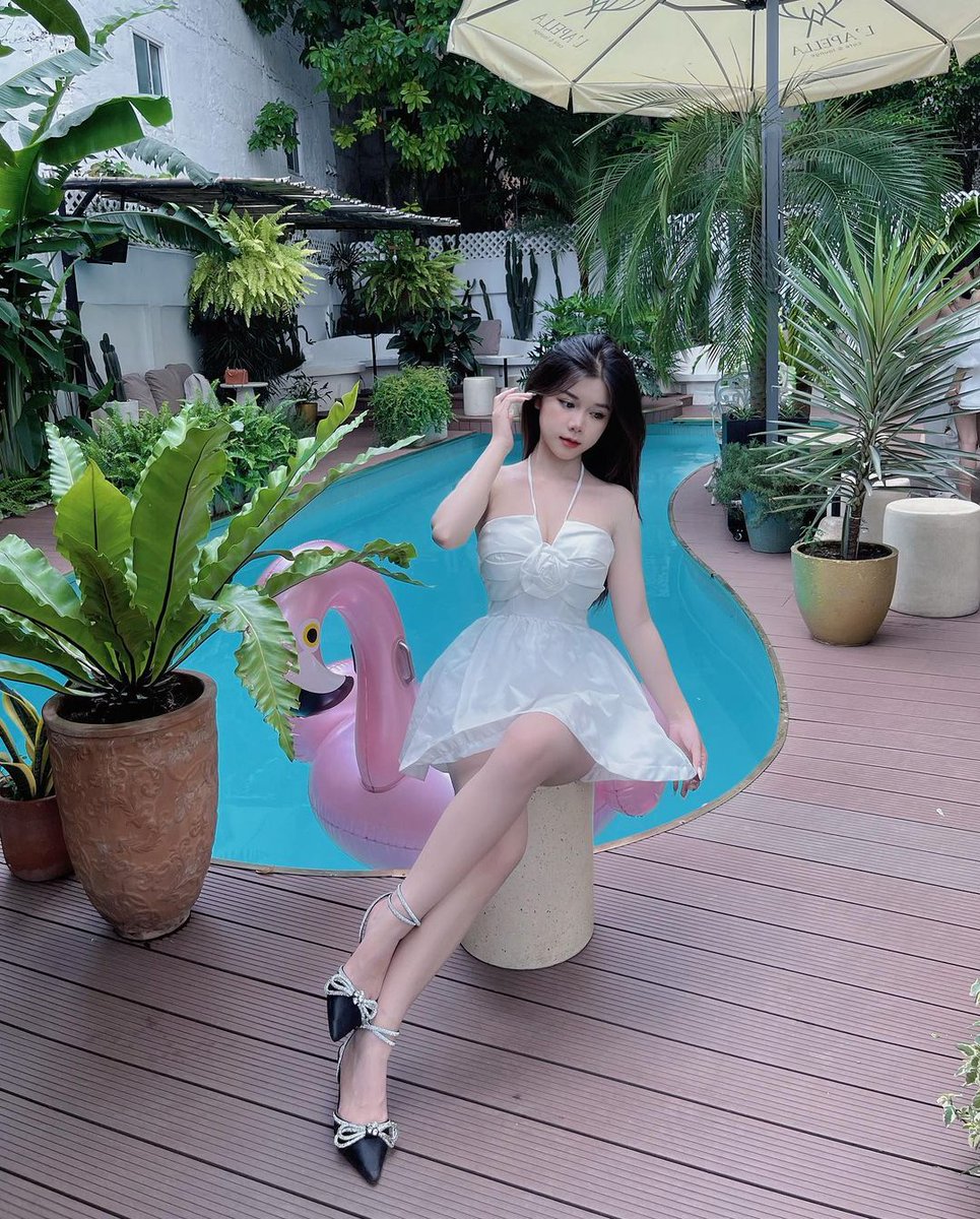 thi_ly54's tweet photo. Tự trồng hoa, tự yêu vũ trụ của riêng mình 🥰
#Typ #type #thuytrang https://t.co/gLOw68MUCT
