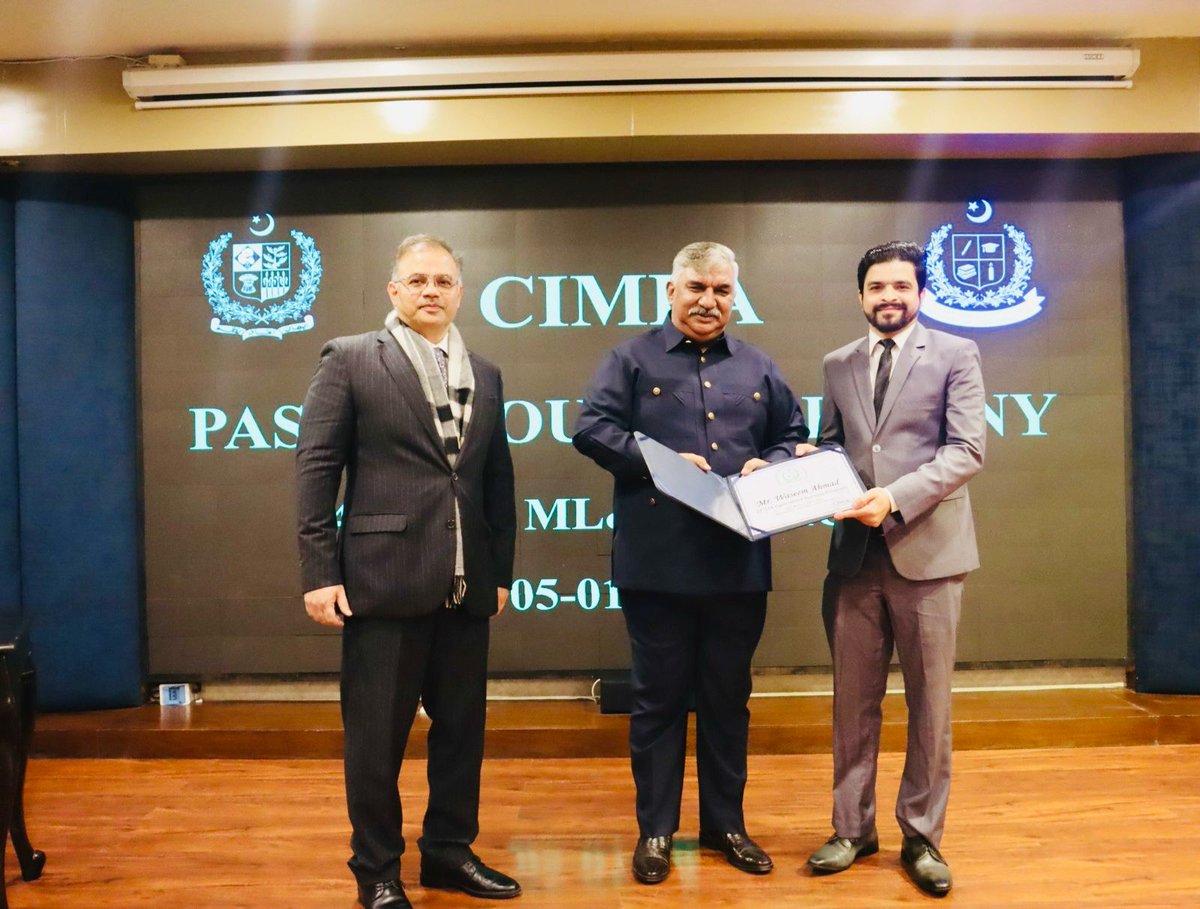 ImranAb54108134's tweet photo. faced by the civil servants. Ceremony was also attended by DML&C LHR and other officers of LHR region.
#50thCTP
#CIMLA
#passingout
#CBsAreBestLocalGovernment
#Civilservice https://t.co/vxYdgaqc22