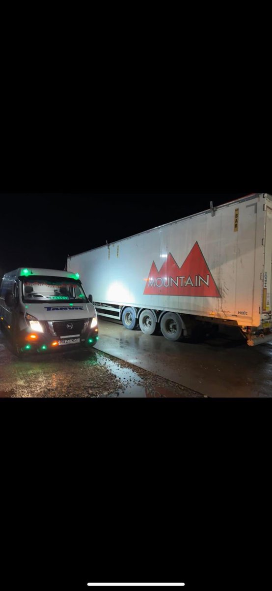 Keeping the wheels turning early hours this morning #service #callout #morning #24hour #truck #haulage #fleet #tyre #tyres #transport #truck #trucking #van #Grantham #tanvic