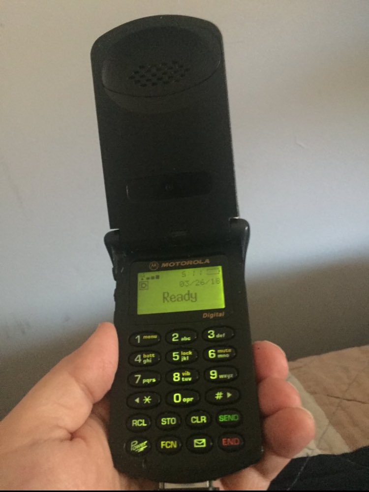 PhlashFoto's tweet photo. @KyleBennett Found my old one a few years back. That thing was sleek and stylish before iPhones were though and was shocked it connected to VZ network. https://t.co/kXWOxW4ZwK