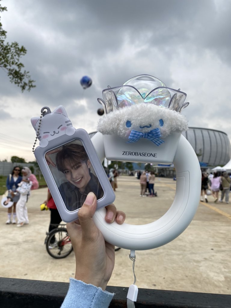taerrrriyaki's tweet photo. [HELP RT]

kalo liat orang bawa pc taerae ini kasih tau pls ini pc aku😔☝🏻 https://t.co/EnR8qDtp0x