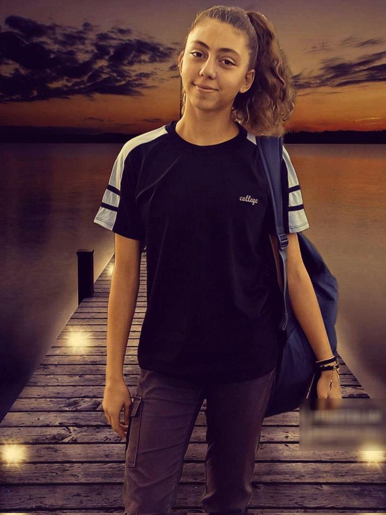 İlk savunmalarında gevşek gevşek oturan pislikler, bugün ağlıyorlar. Allah'ın adını ağızlarından düşürmeden, ahlaksızca acıları var dediler.Evlat acısı mı bu acı be katiller, yüzsüzler?Vicdansızlar, çürüyün #isiasortakdavamız