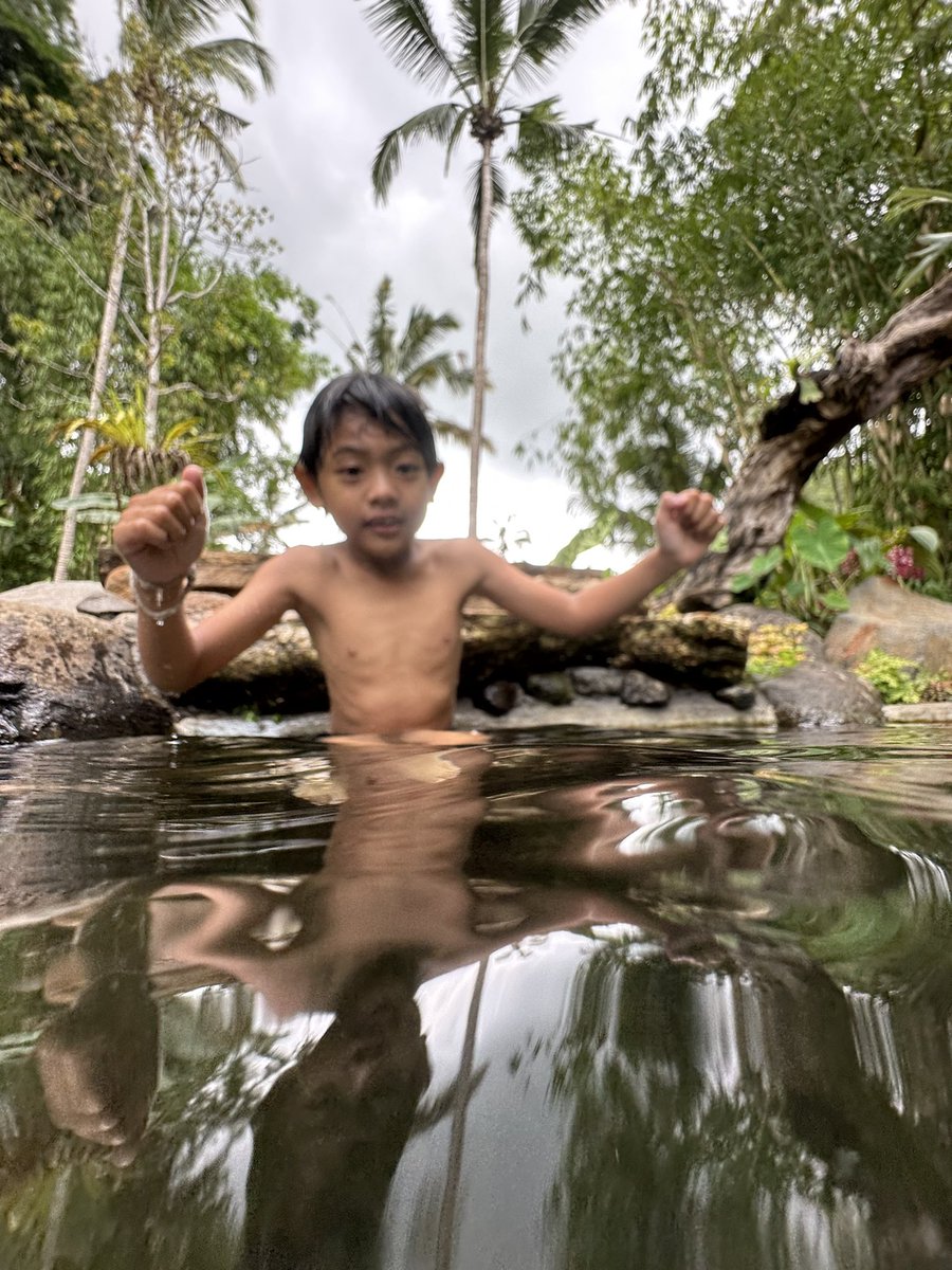 Sing : bumiiiii kau terlalu luas untuk aku mengerti